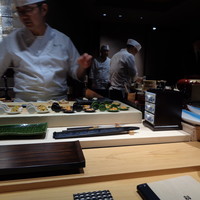 鮨 ふくじゅ - カウンター席に着席です