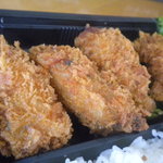 Tonkatsu Shinjuku Saboten - 牡蠣は４つ