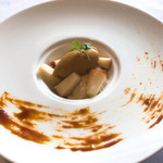 ラ ヴィオレッタ - ロイヤルミルクティーのパンナコッタ信濃スイートとキャラメルアイス添え