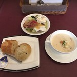 All day dining Liberty - サラダバー、スープ、パン