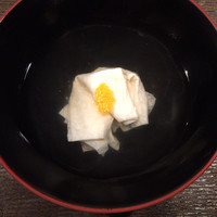 和琉料理 さりぃ - 一番出汁のすまし汁 湯葉と柚子