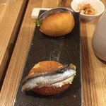 L'Osteria Dell'Orologio - アリーチと生クリームをパンに乗せていただきます　意外な組み合わせが美味しいです