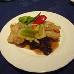 中国薬膳料理 星福 - 白身魚と山くらげの黒酢炒め