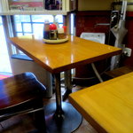 手打らーめん 大進 - テーブル席