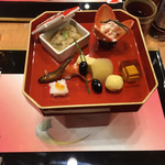 Kyoukaiseki Minokichi - 揚げ胡麻豆腐
                      数の子
                      諸子甘露煮
                      菊花かぶら