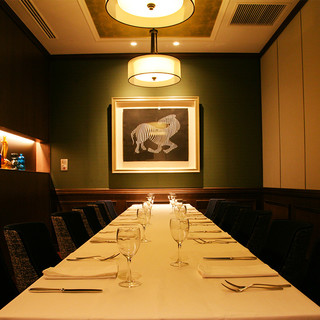 様々なシーンにご利用いただける個室をご用意しております。