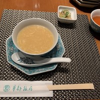 華都飯店 OsakaMetro本町ビル店 - ランチのスープ