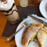 Deli's ケーキ＆コーヒー - コーヒーもフローズン系にしてあり、カフェとしても丁寧な仕事っプリ