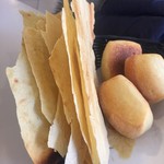 TERRA NOSTRA - 料理写真:このパーネ・カラザウがね美味しいんですよ　パリパリ音がするのでpane da musica音楽のパンとも言います