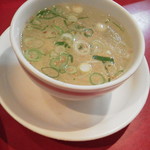 ラーメン桐生 - 程よい味加減のスープ　とても相性が良いです。