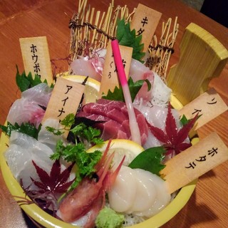 Contains 6-8 types of large sashimi for a great price of 980 yen!!!!!