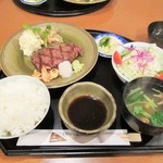 びーふ倶楽部三谷 - 黒毛和牛（A4）フィレ網焼きステーキ・定食。3880＋350円