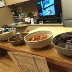 Chiyomusume - カウンターに並ぶ料理の数々♥️