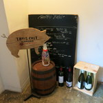 TROIS CUIT ASANUMA - 階段途中の豚さん。