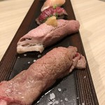 koshitsudainingujibundoki - 肉寿司〜♥️