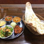 本格インド・ネパール カレーレストラン ラージャ - ラリグラスセット（1480円）