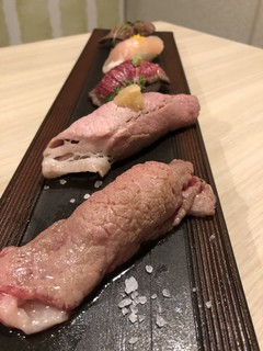 koshitsudainingujibundoki - 肉寿司〜♥️
