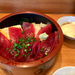 菊すし - 漬け丼（写真に映っていないけれど、お味噌汁もついてます）