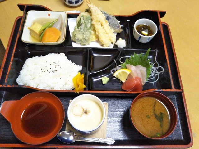 寿し海産物 石松 沖縄市 寿司 食べログ