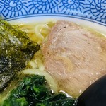 豚骨醤油 蕾 - チャーシューも普通だけど好みの感じ。