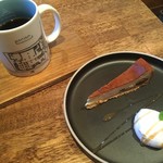 HAGI CAFE  - HAGISOブレンド、ラム漬け無花果のチーズケーキ