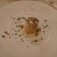 レオーネ・マルチアーノ - カリフラワーのスフレ　とろけるパルミジャーノレジャーノと黒トリュフ