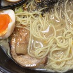 Ramenjinambou - チャーシューの上にのってるのがニンニク醤油漬けです