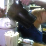 大とら - このポットもお客さんのプレゼント。水を入れる度に必ずそのお客さんへの感謝を語る婆ちゃん。俺の教科書です、この人。