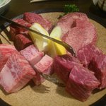 焼肉酒房燔家 - 厚切りセット（タン、モモ、カルビ、ハラミ）