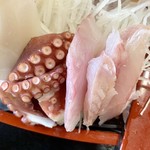 くろしお - 白身魚（種類不明）に茹でタコ、イカ…