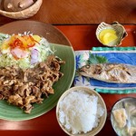 くろしお - 「焼肉定食」にはサービスで焼き魚（イシモチ）を付けてくれました(@_@)