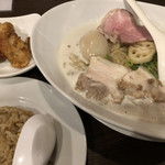 らぁめん ぐうたら - 特製魚介鶏骨らぁめん♪ 950円
(唐揚げ2個・半チャーハンセット+300円)