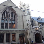 カフェ フロインドリーブ 本店 - 100年近くの歴史を持つ旧神戸ユニオン教会。フロインドリーブの店舗として営業を開始した1999年に登録有形文化財に登録。