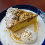 コーヒーショップ ハチカフェ - ZILCH(ジルチ)の栗とローストアーモンドのタルト450円