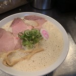 鶏そば 啜る 丸の内本店 - 