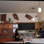 TERRA NOSTRA - カメリエーラが立っている右側が厨房です　見えなくて残念