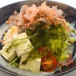 島豆腐と海ぶどうのサラダ