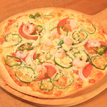 Pizza with fresh vegetables and plump shrimp