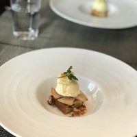 Furutoshi -  焼き菓子にりんごのフランベ、バニラアイスクリーム、ちりばめられたナッツ
