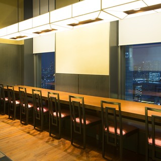 25階からの眺望、窓際カウンター