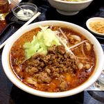 純中国伝統料理四川料理 芊品香 - 痺れる麻辣刀削麺