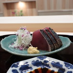 ぎをん 福志 - 炭で燻した戻り鰹のタタキ