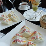 千疋屋フルーツパーラー - フルーツサンドとマンゴーパフェ（2016.5.7）