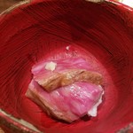 鳥茂 - 黒毛和牛サーロイン(一人前2,000円)   注文二人前から
      ステーキ丼で提供