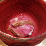 鳥茂 - 黒毛和牛サーロイン(一人前2,000円)   注文二人前から
      ステーキ丼で提供　山わさび