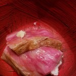 鳥茂 - 黒毛和牛サーロイン(一人前2,000円)   注文二人前から
      ステーキ丼で提供　山わさび