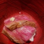 鳥茂 - 黒毛和牛サーロイン(一人前2,000円)   注文二人前から
      ステーキ丼で提供　山わさび