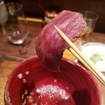 鳥茂 - 黒毛和牛サーロイン(一人前2,000円)   注文二人前から
      ステーキ丼で提供　山わさび