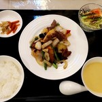 ル・シノワ 花栞 - お昼のおすすめランチ：牛肉の黒胡椒炒め