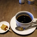 アロッサ - イチジクのパンケーキとコーヒー